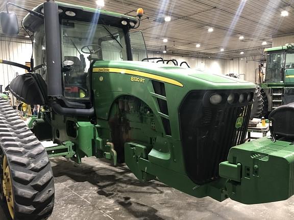 Image of John Deere 8320RT equipment image 4