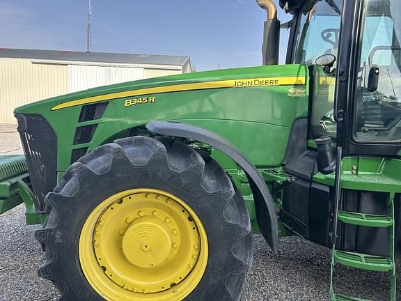 Image of John Deere 8345R equipment image 2