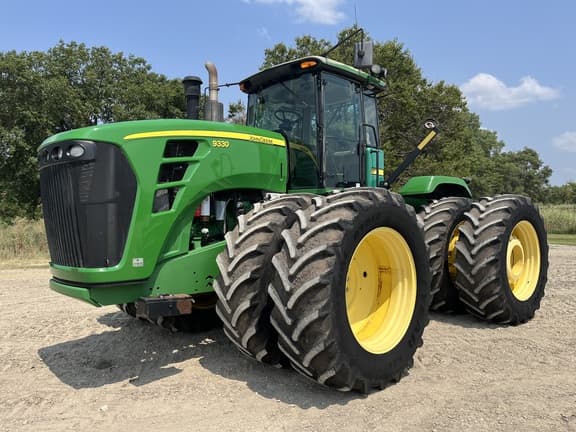 Image of John Deere 9330 equipment image 2