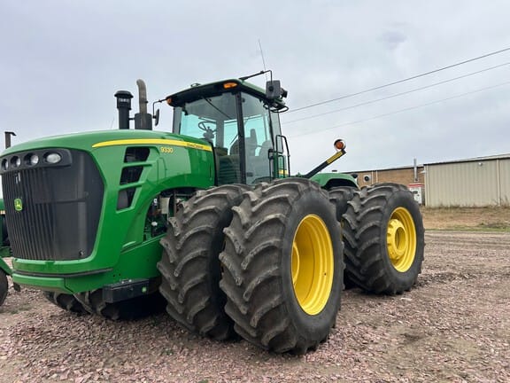 2010 John Deere 9330 Equipment Image0