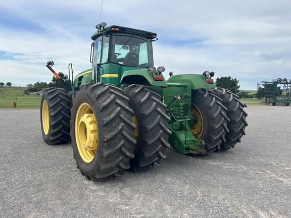 Image of John Deere 9330 equipment image 2
