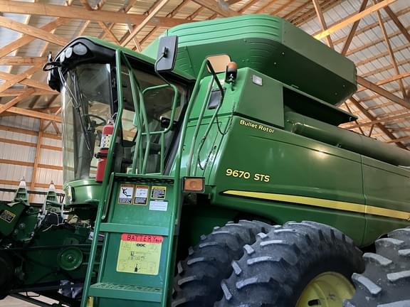 Image of John Deere 9670 STS equipment image 1
