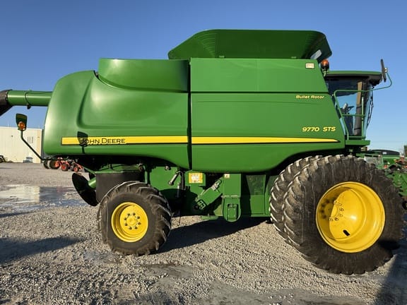 2010 John Deere 9770 STS Equipment Image0