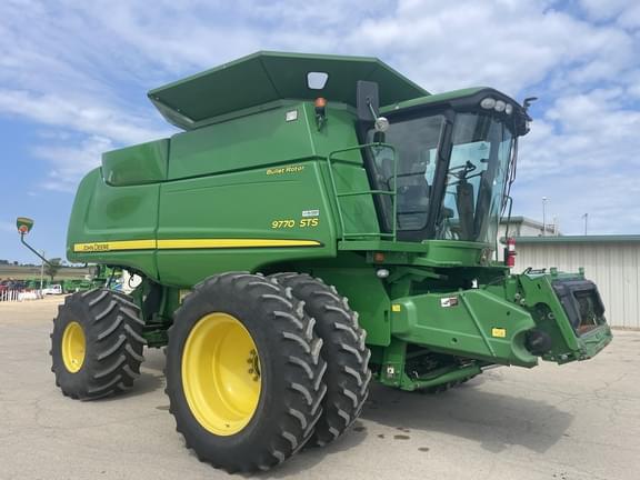 Image of John Deere 9770 STS equipment image 2