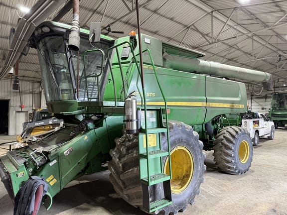 2010 John Deere 9770 STS Equipment Image0