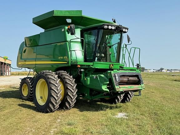 Image of John Deere 9770 STS equipment image 2