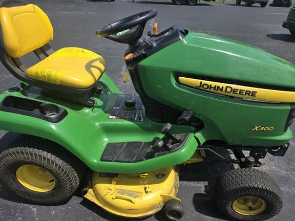Image of John Deere X300 equipment image 4