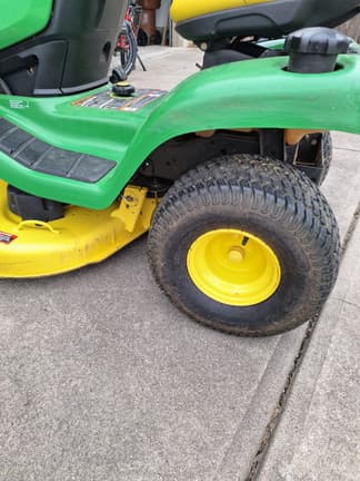 Image of John Deere X300 equipment image 2