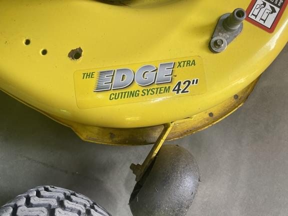 Image of John Deere X304 equipment image 4