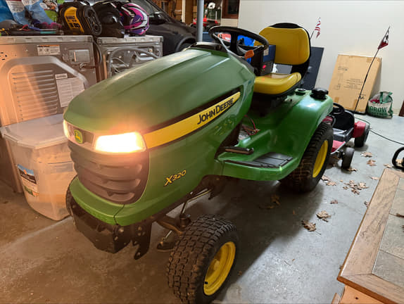 Image of John Deere X320 equipment image 1