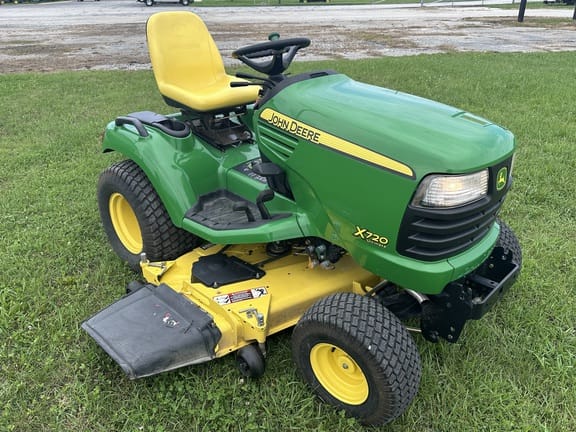 2010 John Deere X720 Equipment Image0