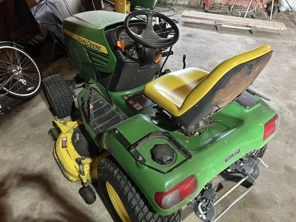 Image of John Deere X720 equipment image 2