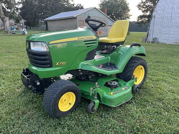 Image of John Deere X720 equipment image 3