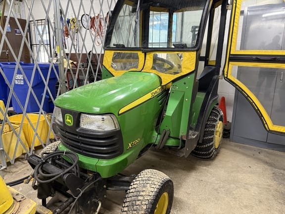 2010 John Deere X720 Equipment Image0
