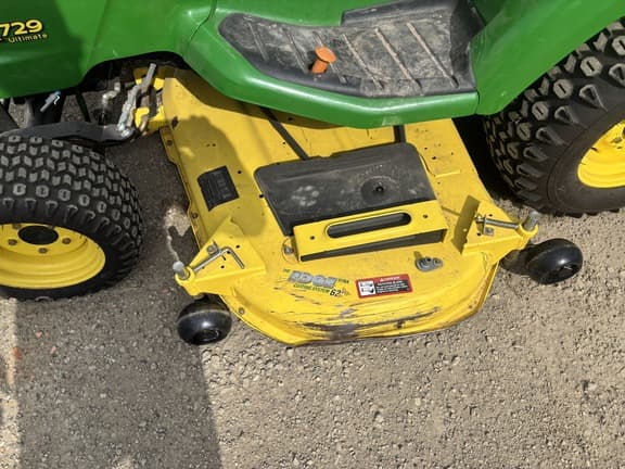 Image of John Deere X729 equipment image 1