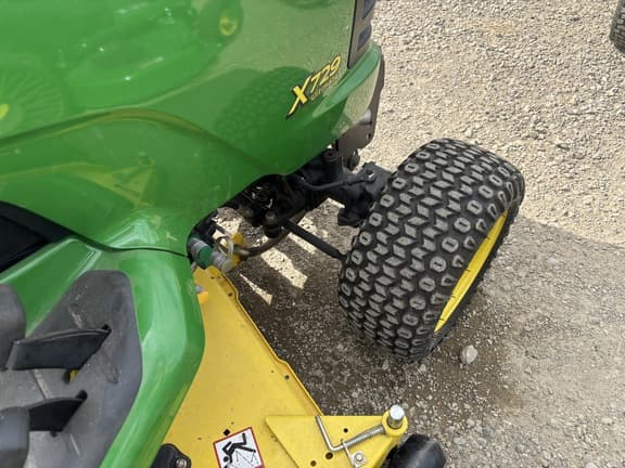 Image of John Deere X729 equipment image 3