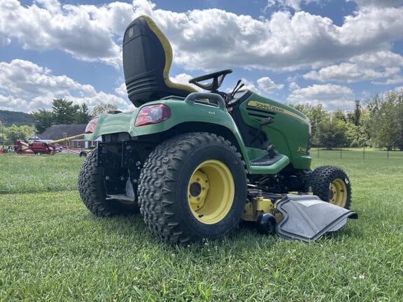 Image of John Deere X748 equipment image 2