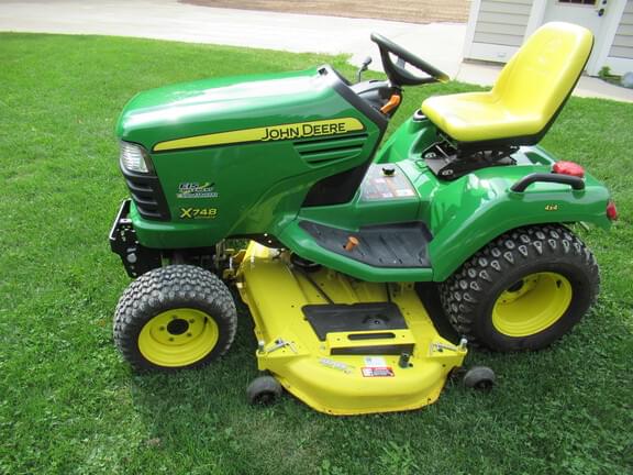 Image of John Deere X748 Primary image