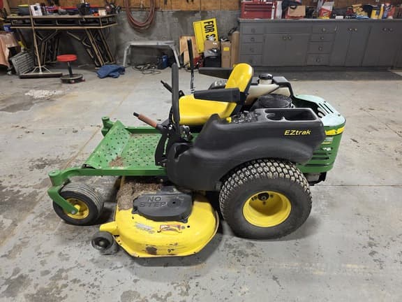 Image of John Deere Z445 Primary image