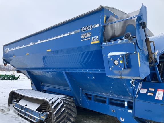 Image of Kinze 1050 equipment image 1