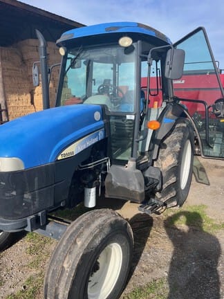 2010 New Holland TD5050 Equipment Image0