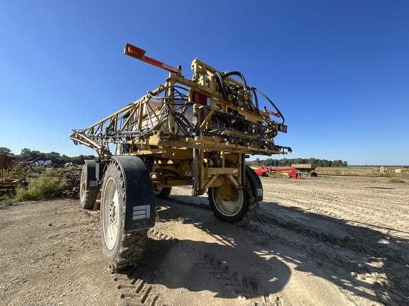 Image of Ag-Chem RoGator 1084 equipment image 4