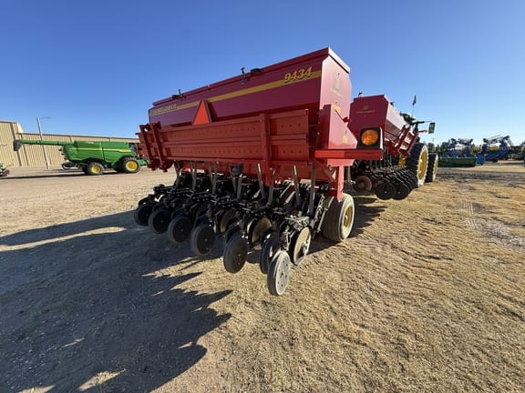 2010 Sunflower 9434 Equipment Image0