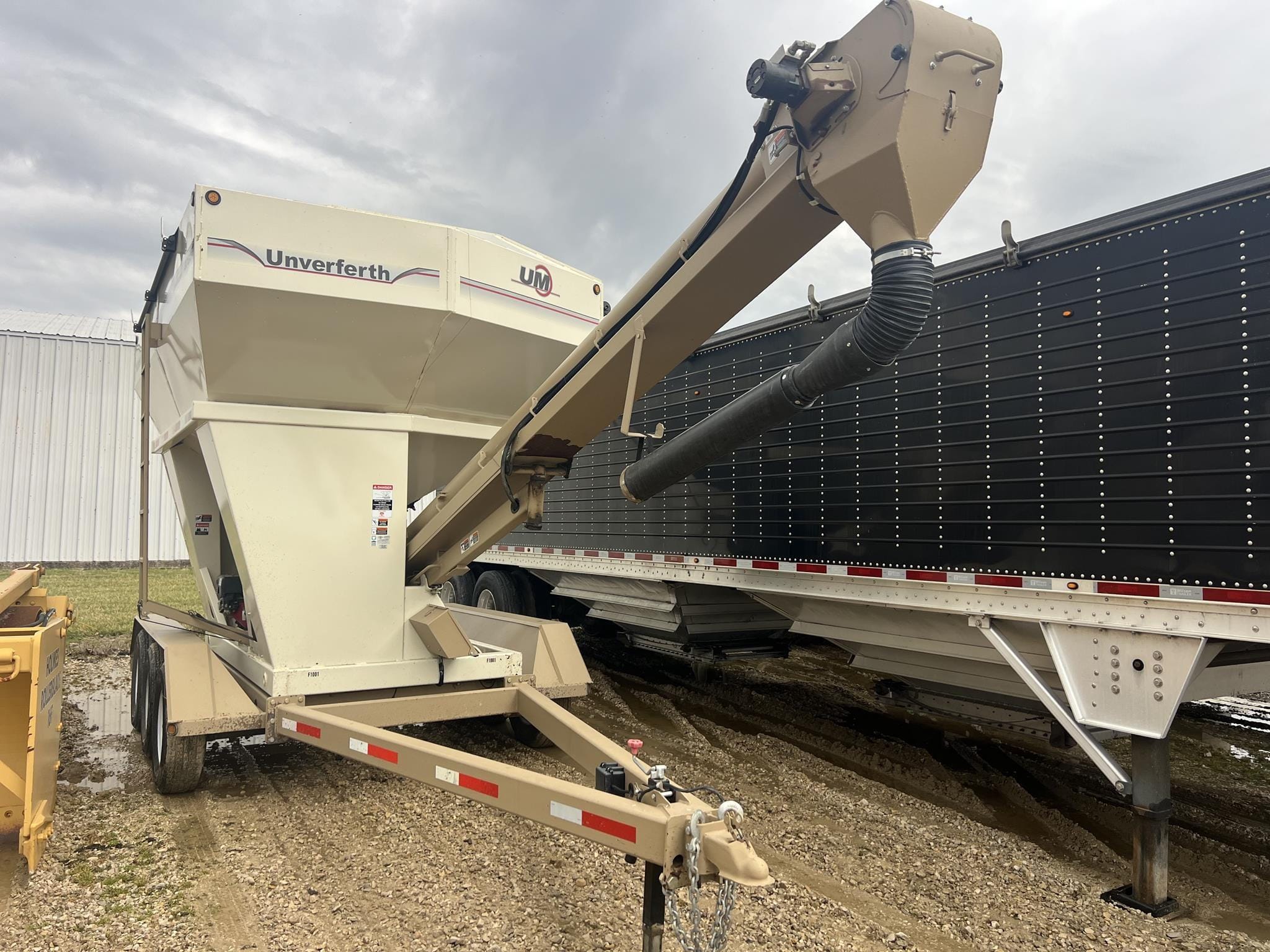 2010 Unverferth 3750 Equipment Image0