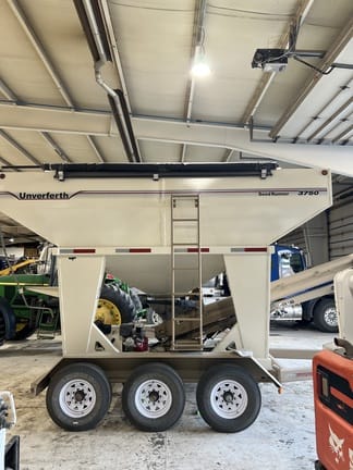 2010 Unverferth 3750 Equipment Image0