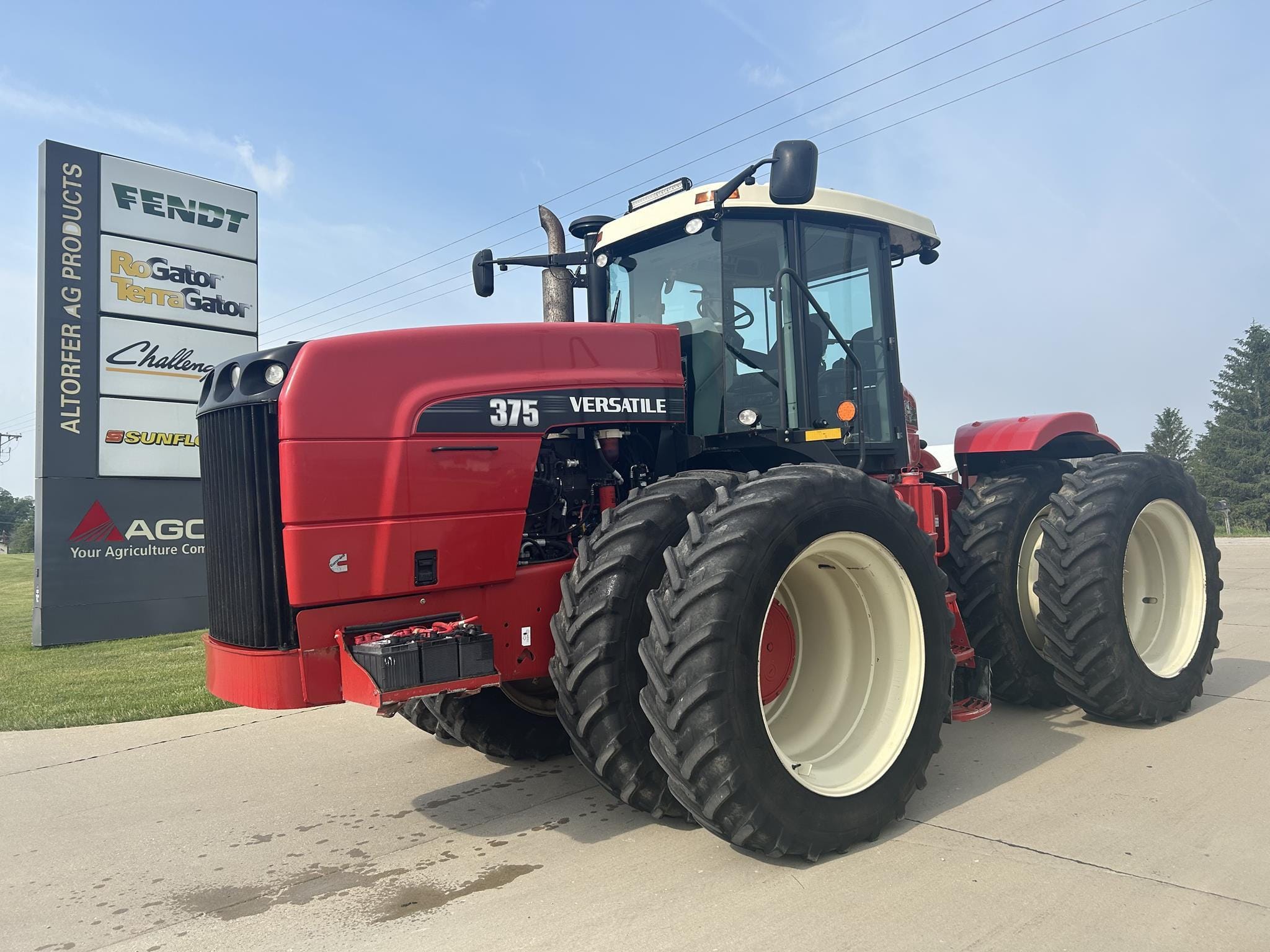 2010 Versatile 375 Equipment Image0