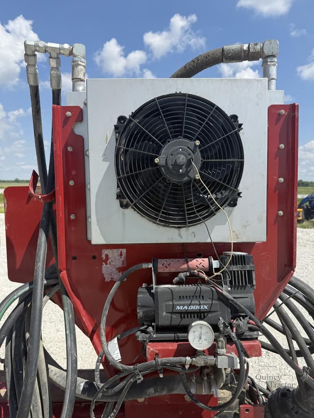 Image of Case IH 1240 equipment image 2