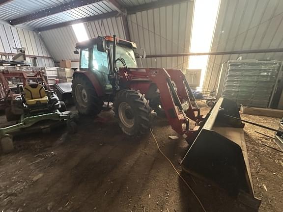Image of Case IH Farmall 95U equipment image 3