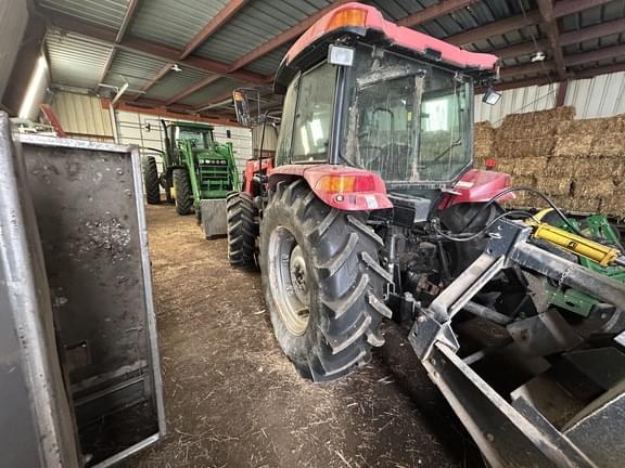 Image of Case IH Farmall 95U equipment image 2
