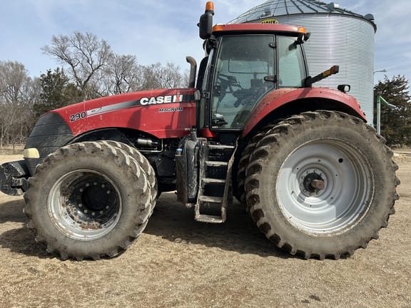 2011 Case IH Magnum 290 Equipment Image0