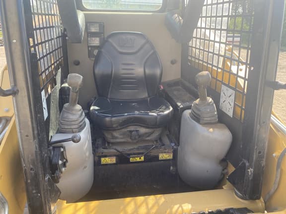 Image of Caterpillar 259B3 equipment image 3