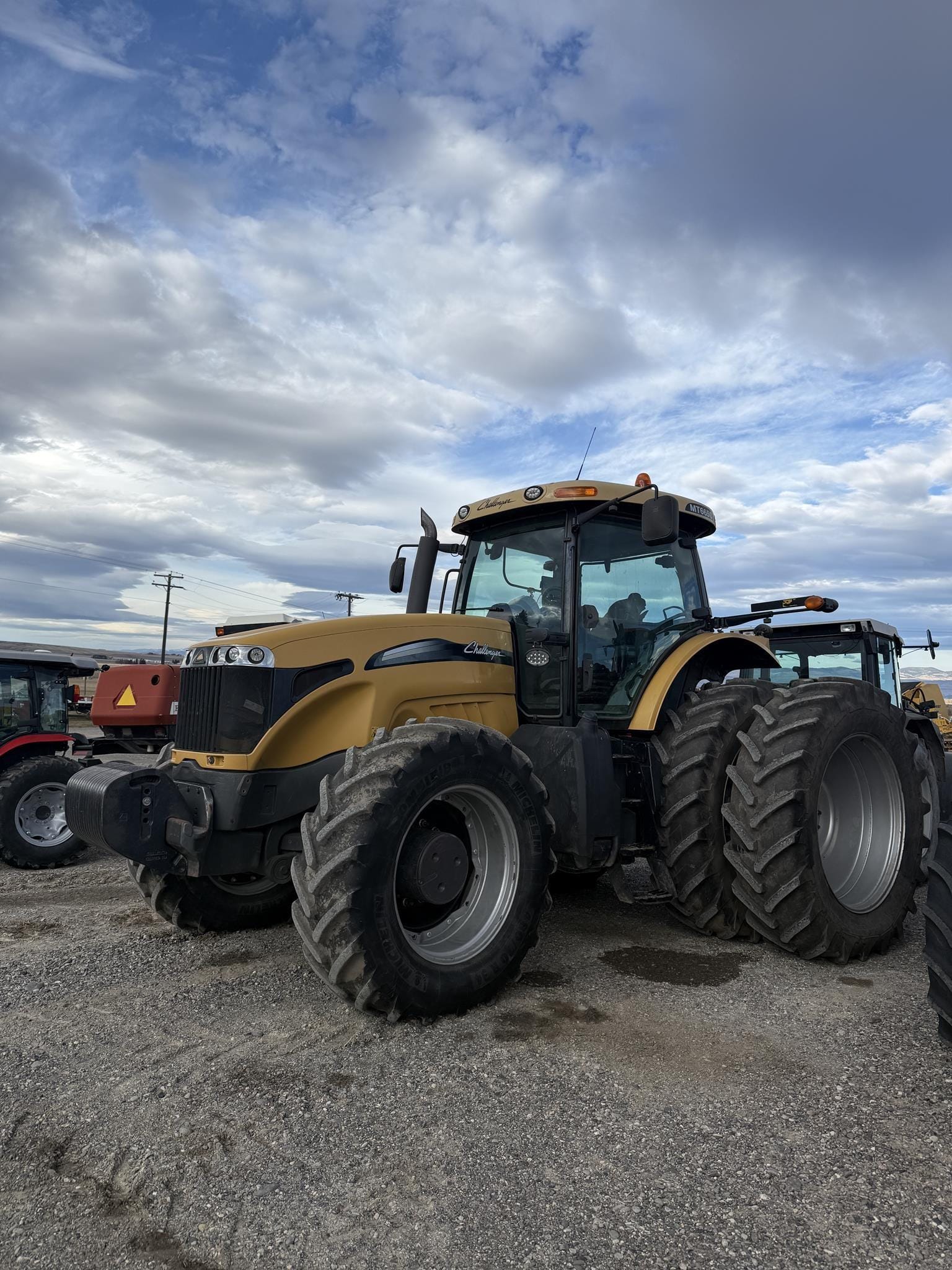 2011 Challenger MT665C Equipment Image0