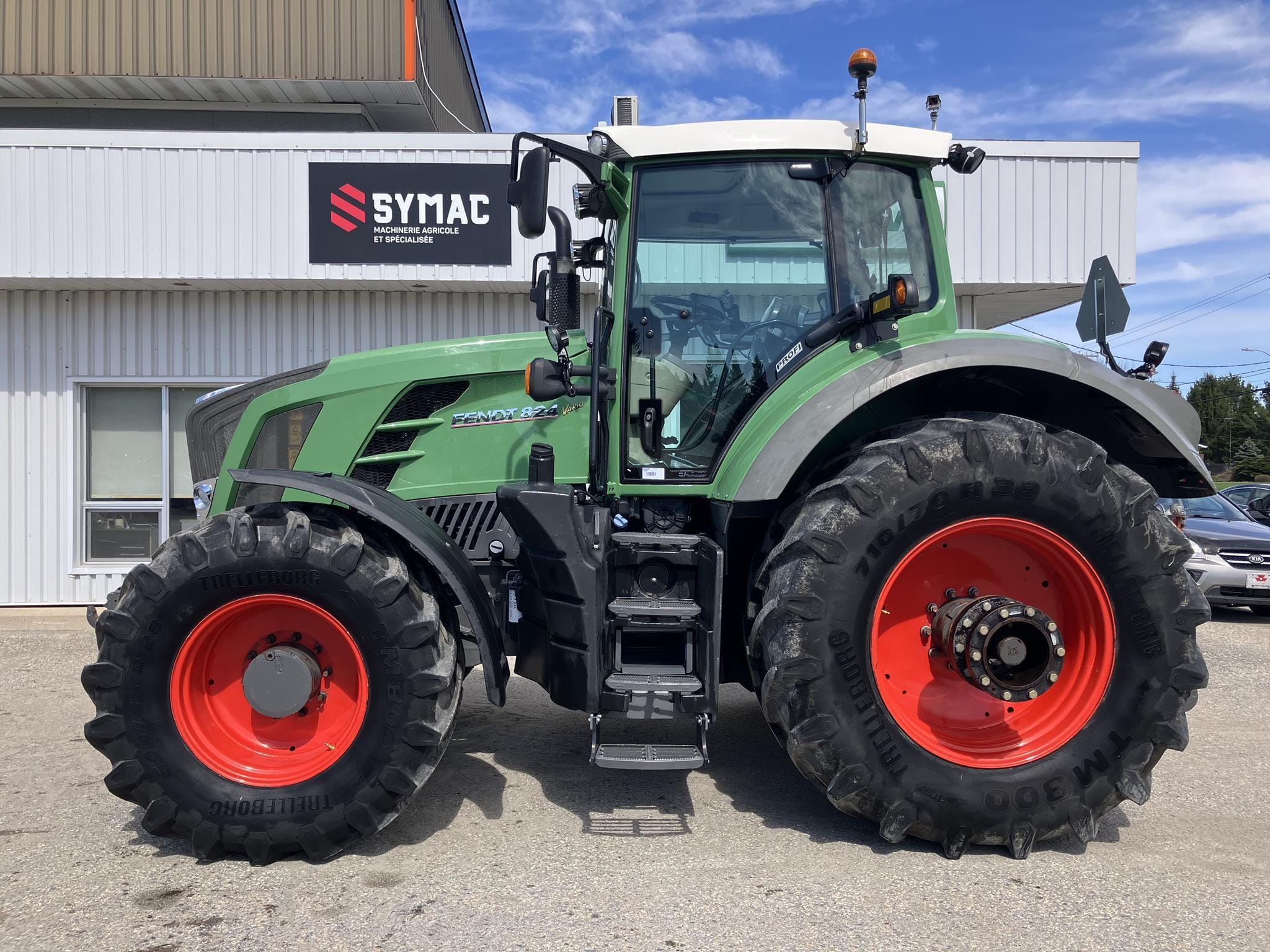 2011 Fendt 824 Vario Equipment Image0