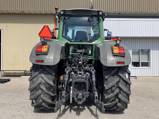 Image of Fendt 824 Vario equipment image 3