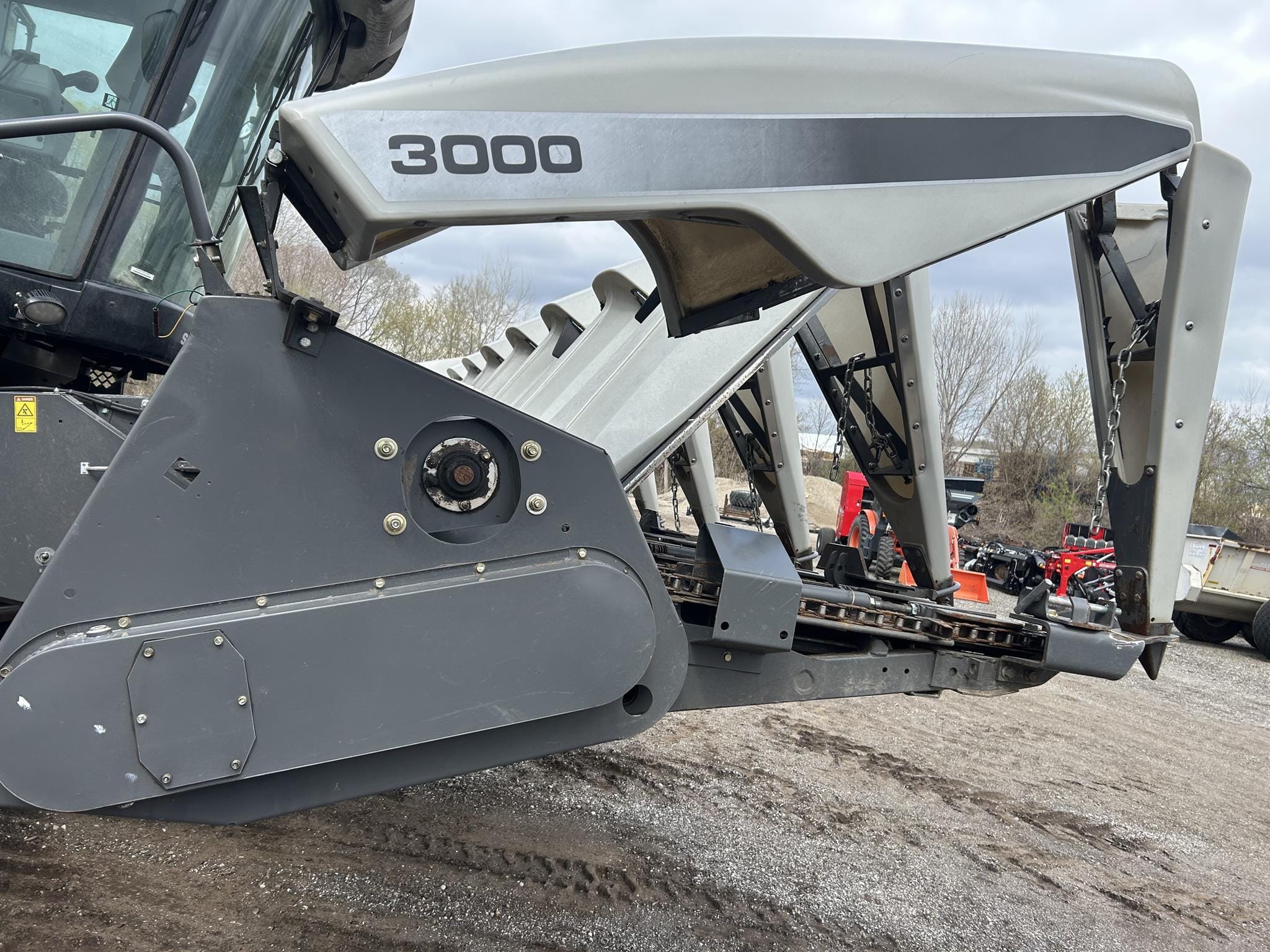 2011 Gleaner 3000 Equipment Image0