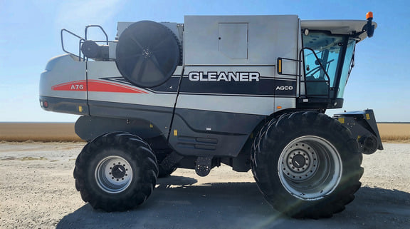 2011 Gleaner A76 Equipment Image0