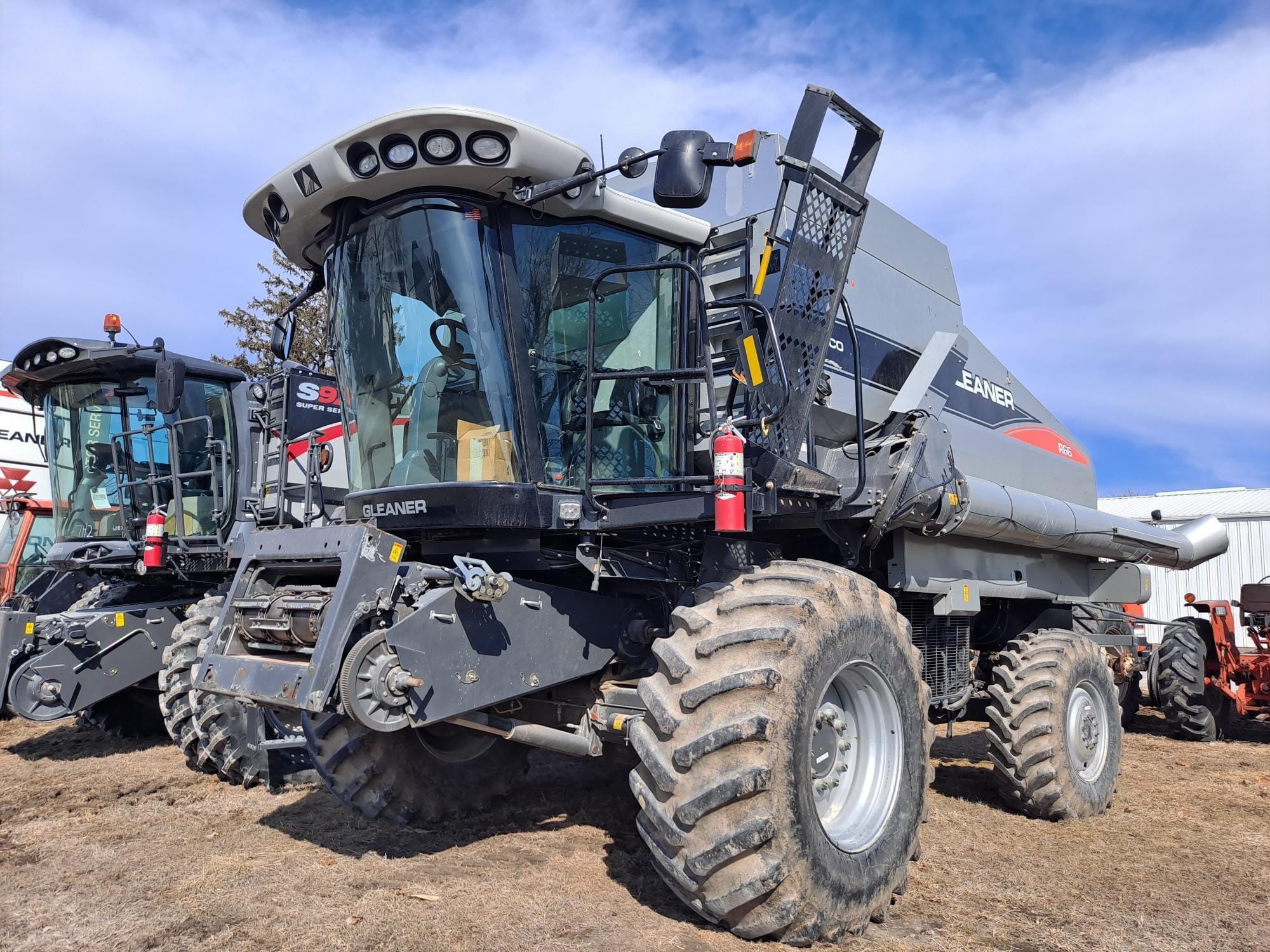 2011 Gleaner R66 Equipment Image0
