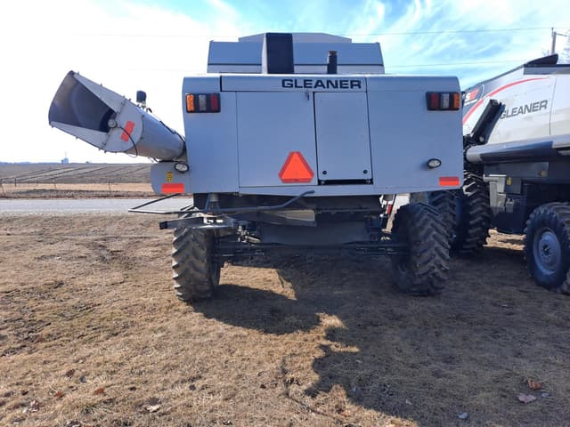 Image of Gleaner R66 equipment image 2