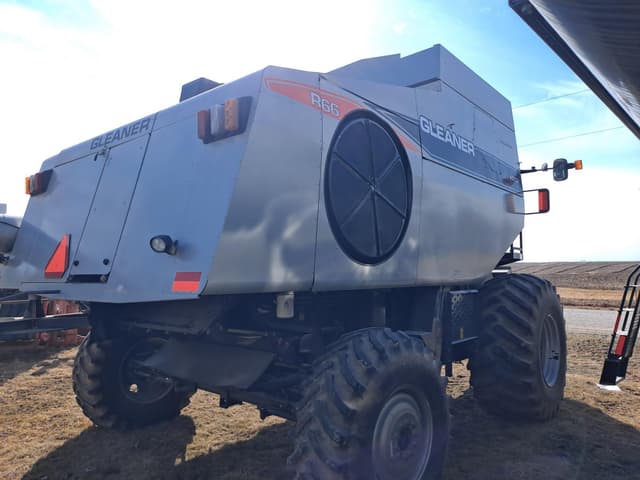 Image of Gleaner R66 equipment image 3
