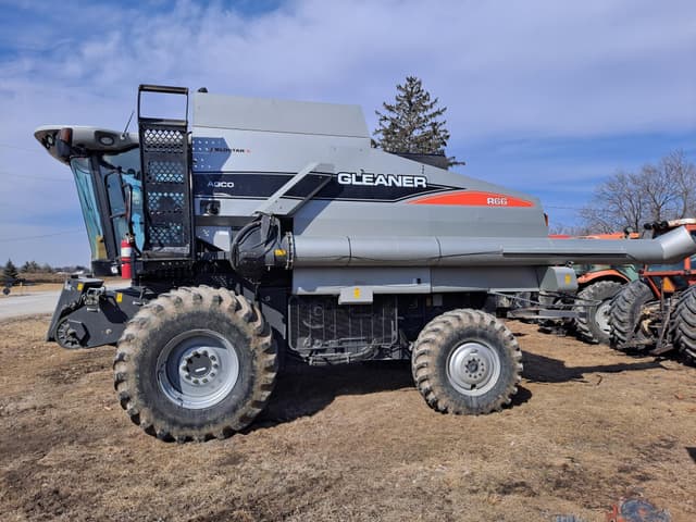 Image of Gleaner R66 equipment image 1