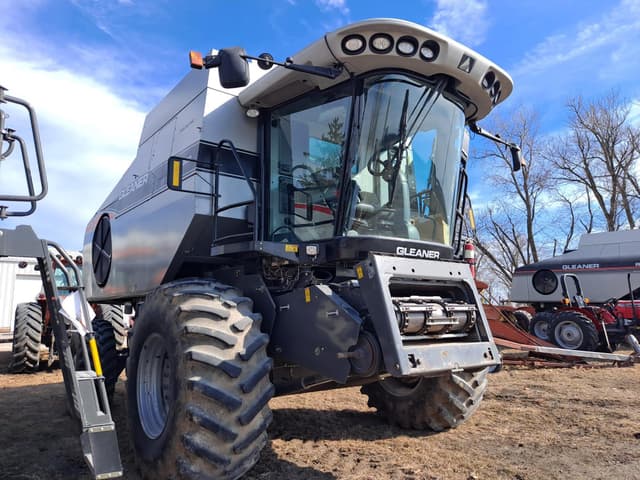 Image of Gleaner R66 equipment image 4