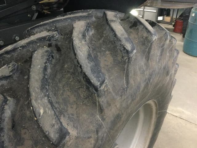 Image of Gleaner S67 equipment image 4