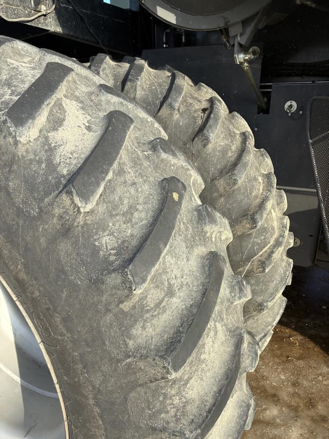 Image of Gleaner S77 equipment image 4