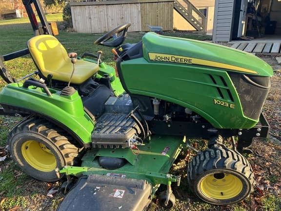 Image of John Deere 1023E equipment image 2