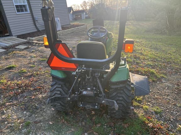 Image of John Deere 1023E equipment image 4