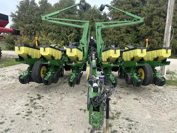 Image of John Deere 1760 equipment image 1